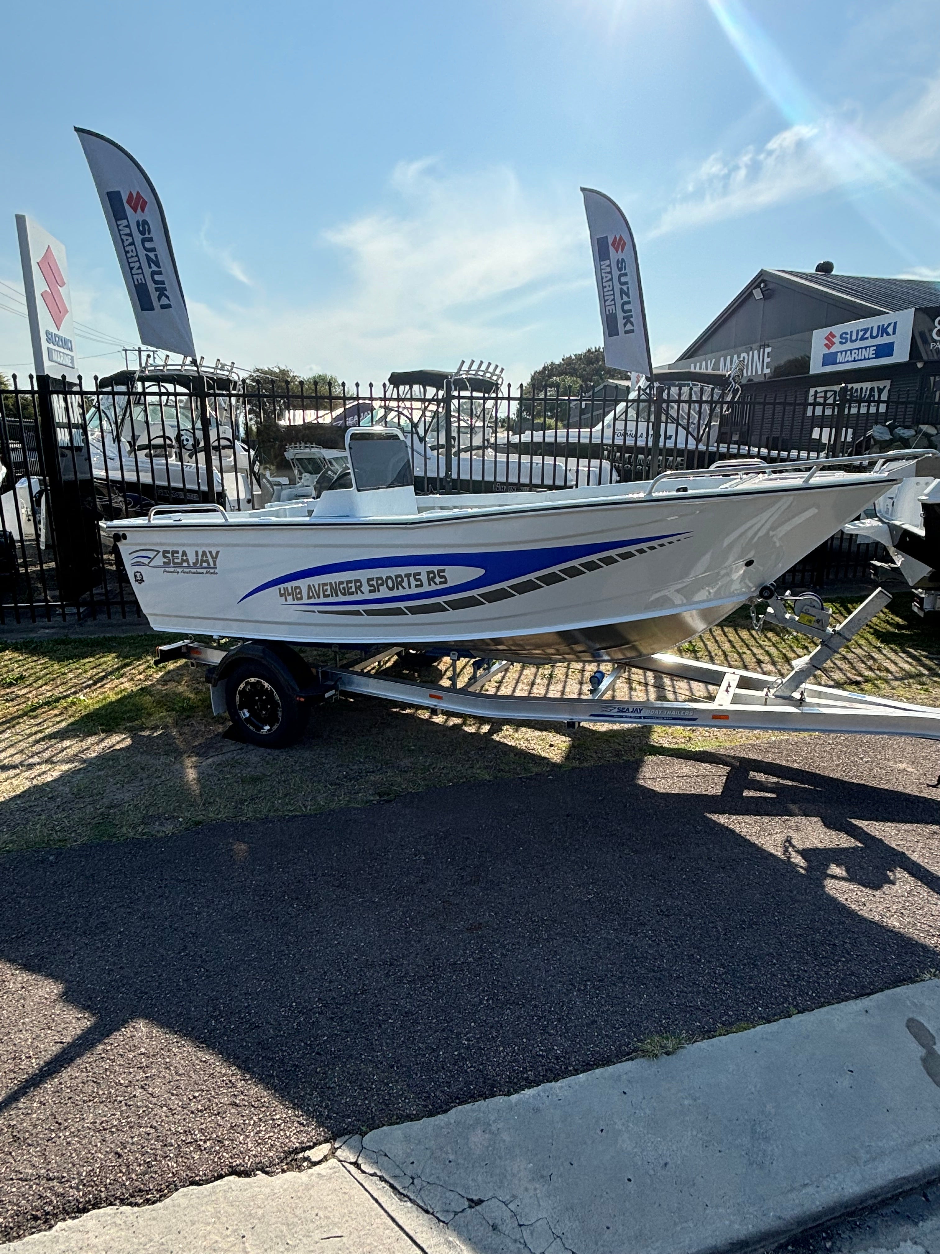 Sea Jay 448 Avenger Sports RS ( Side Console )