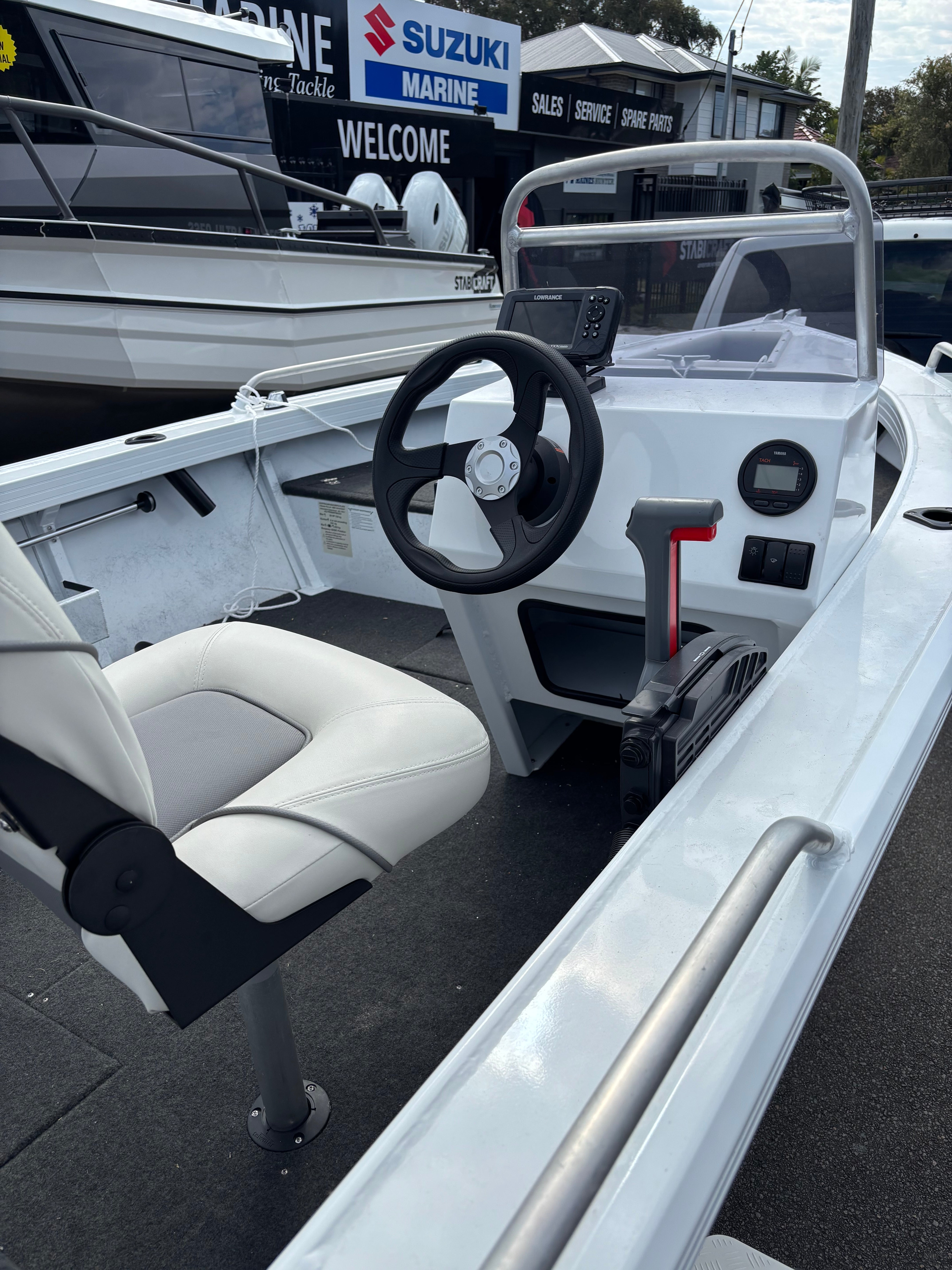 2023 Quintrex 420 Renegade Side Console
