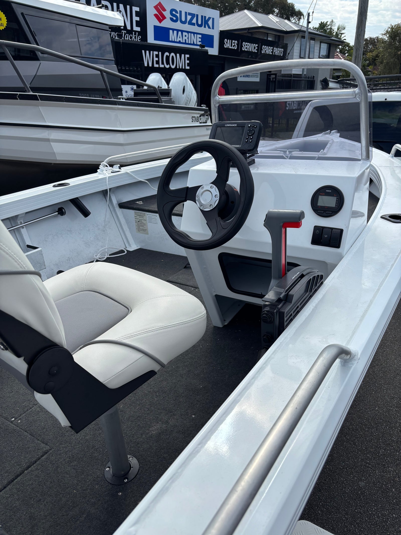 2023 Quintrex 420 Renegade Side Console