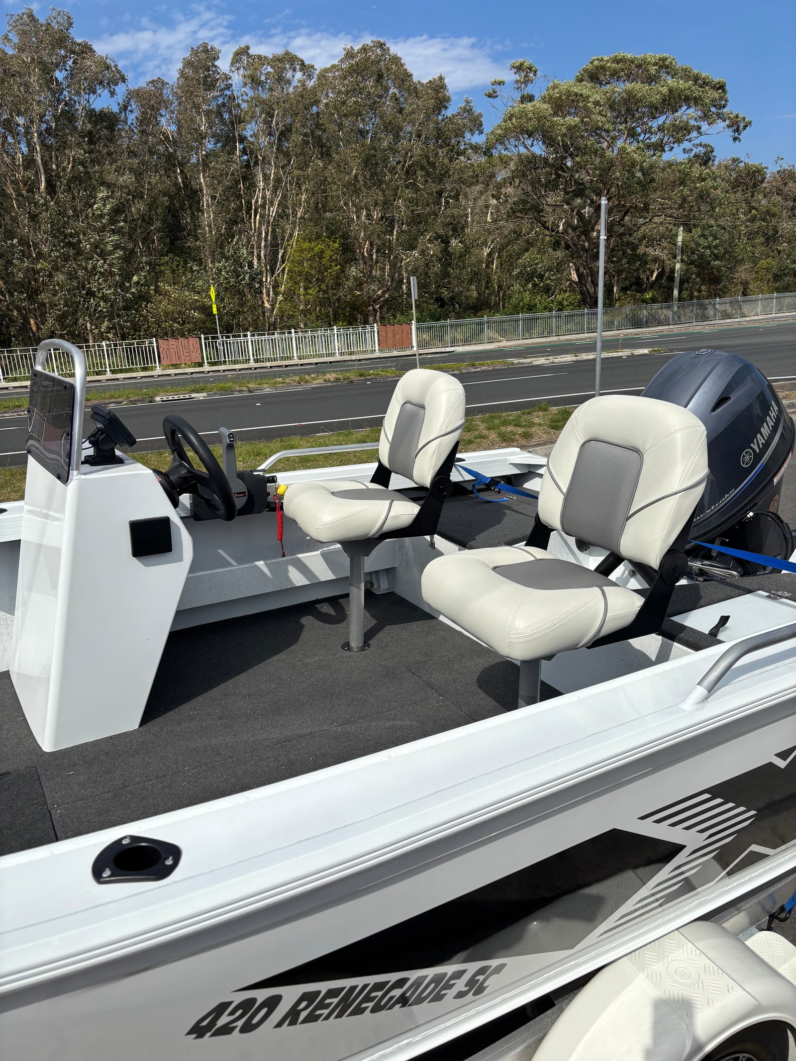 2023 Quintrex 420 Renegade Side Console