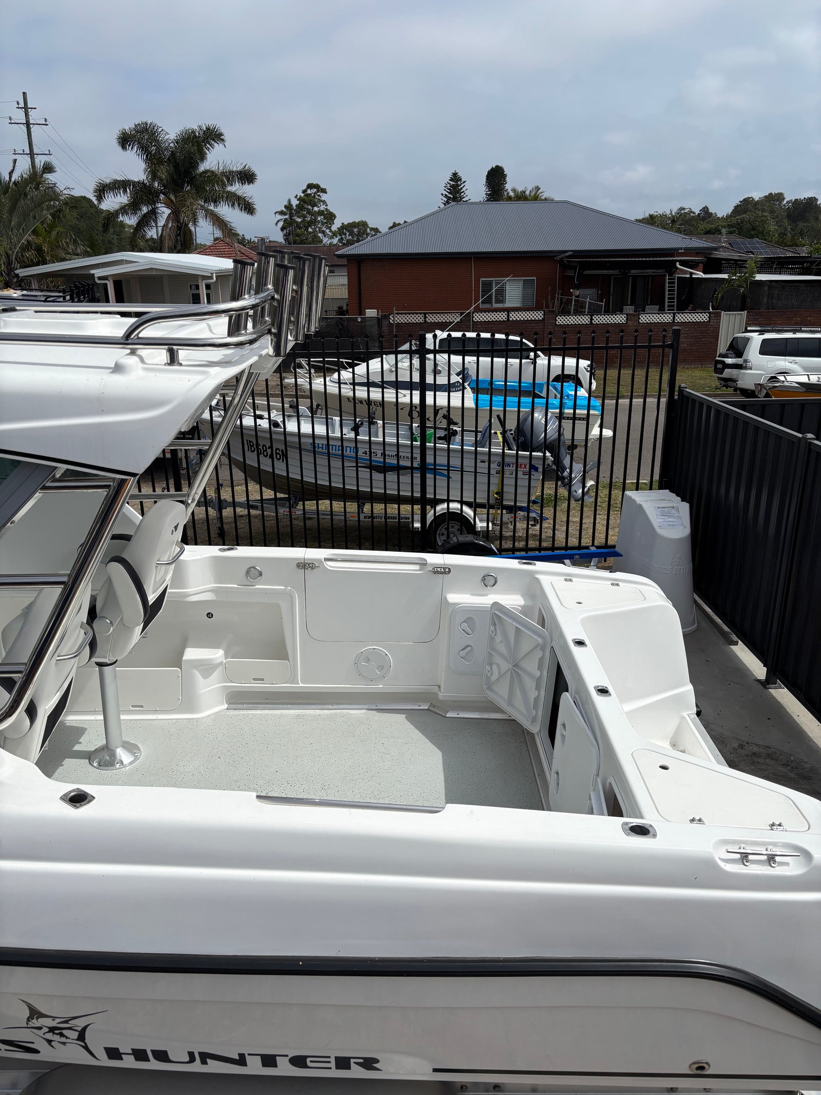 Haines Hunter 625 Enclosed