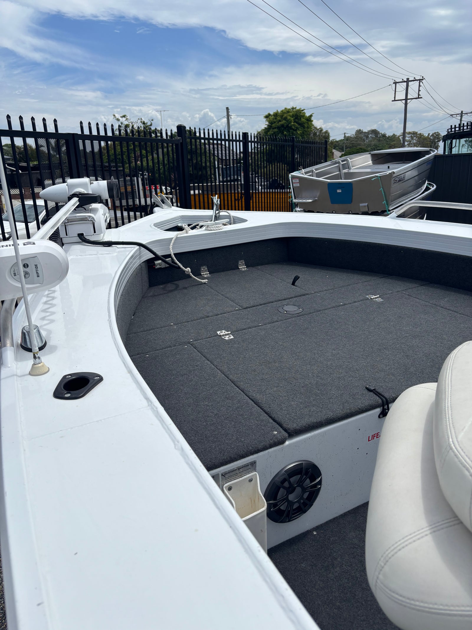 Quintrex 430 Top Ender (2022 Model)