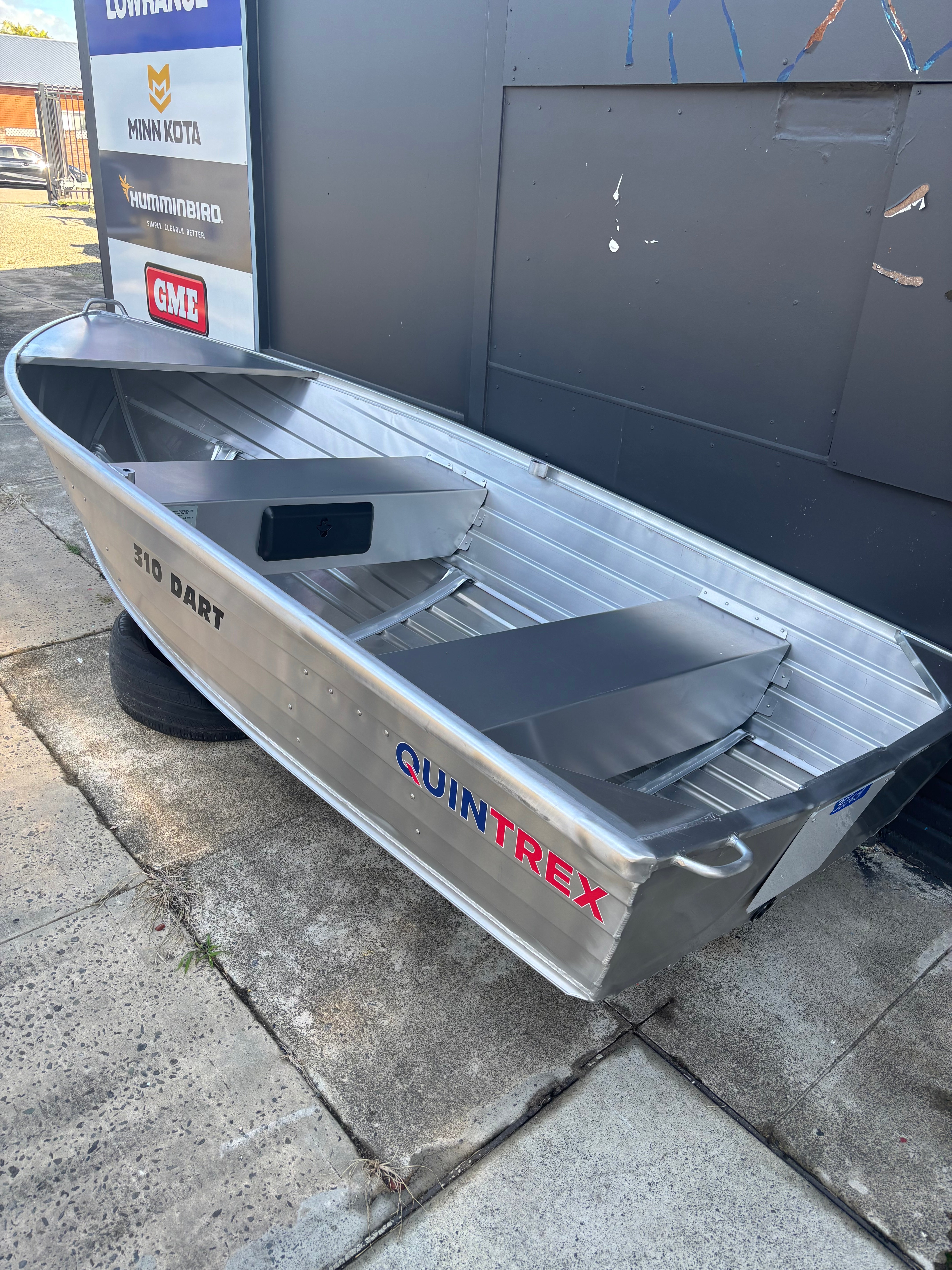 Quintrex 310 Dart