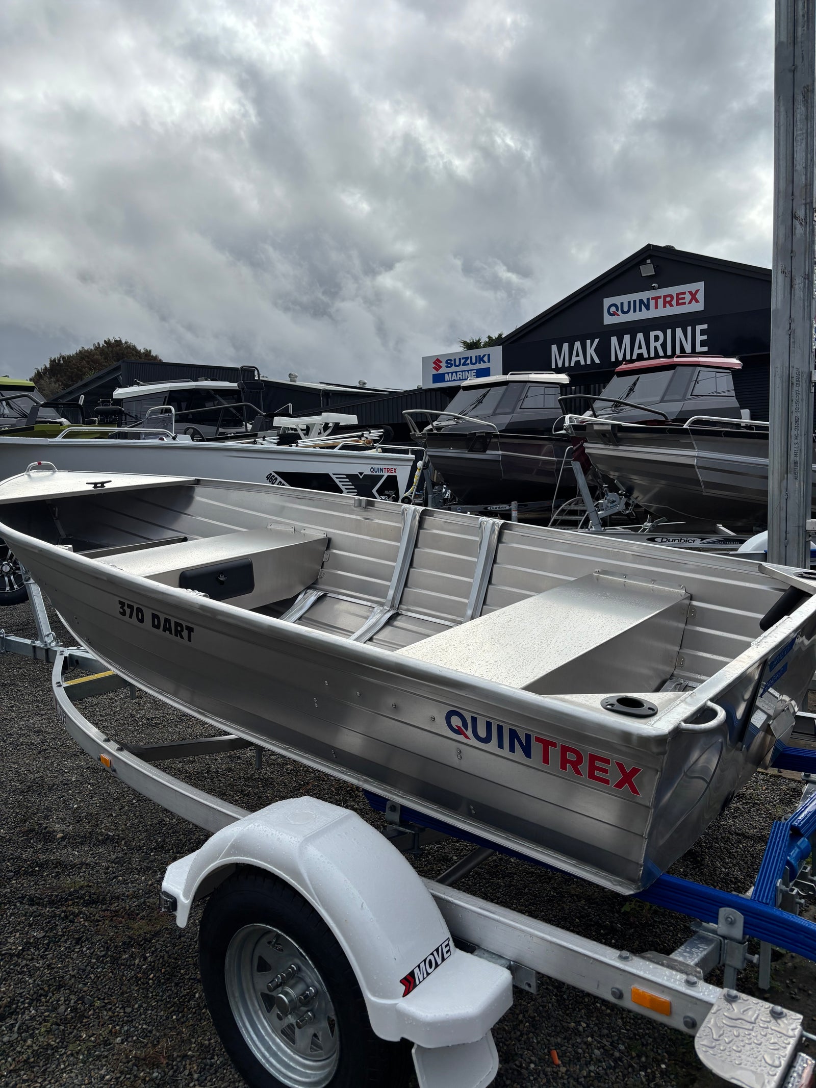 Quintrex 370 Dart