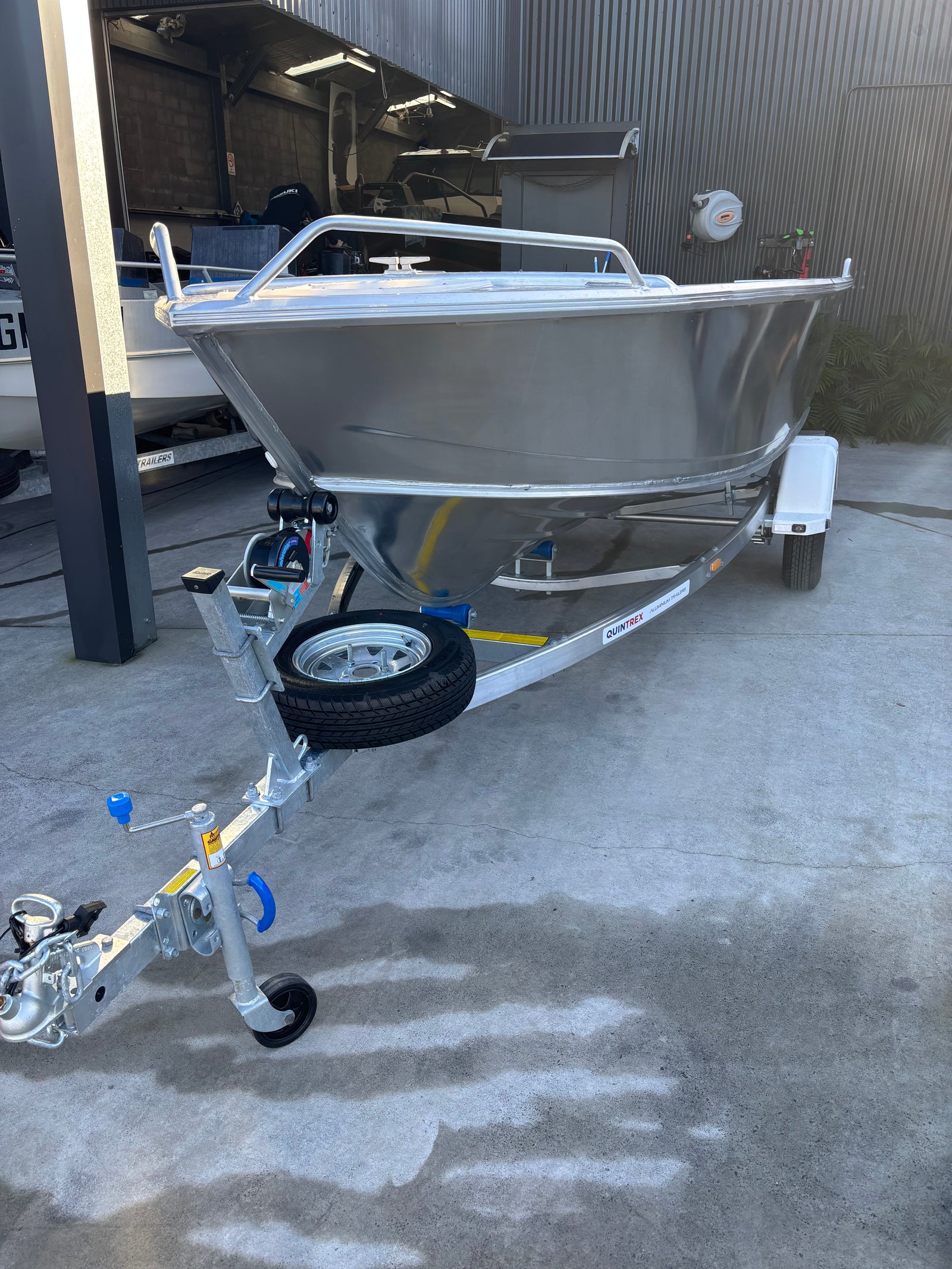 Quintrex 420 Busta