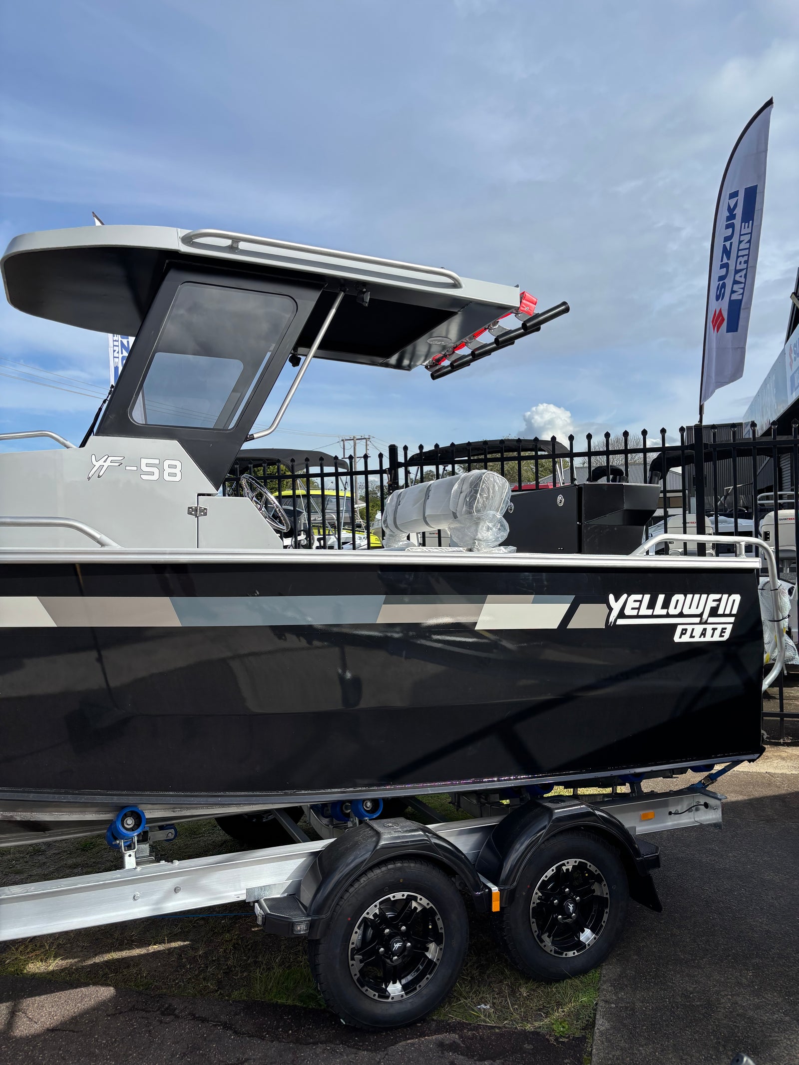 Yellowfin 5800 Centre Cabin