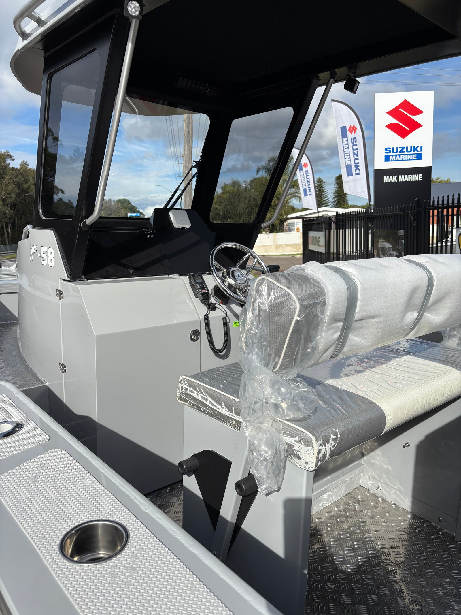 Yellowfin 5800 Centre Cabin