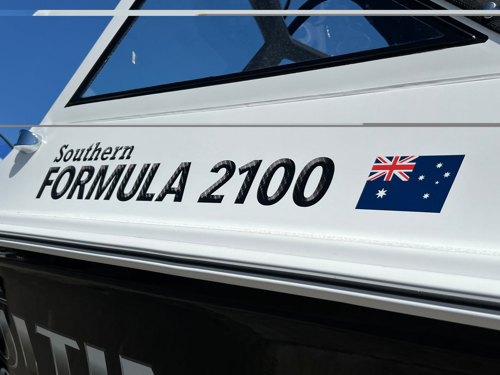 Southern Formula 2100 ( Demo Boat )