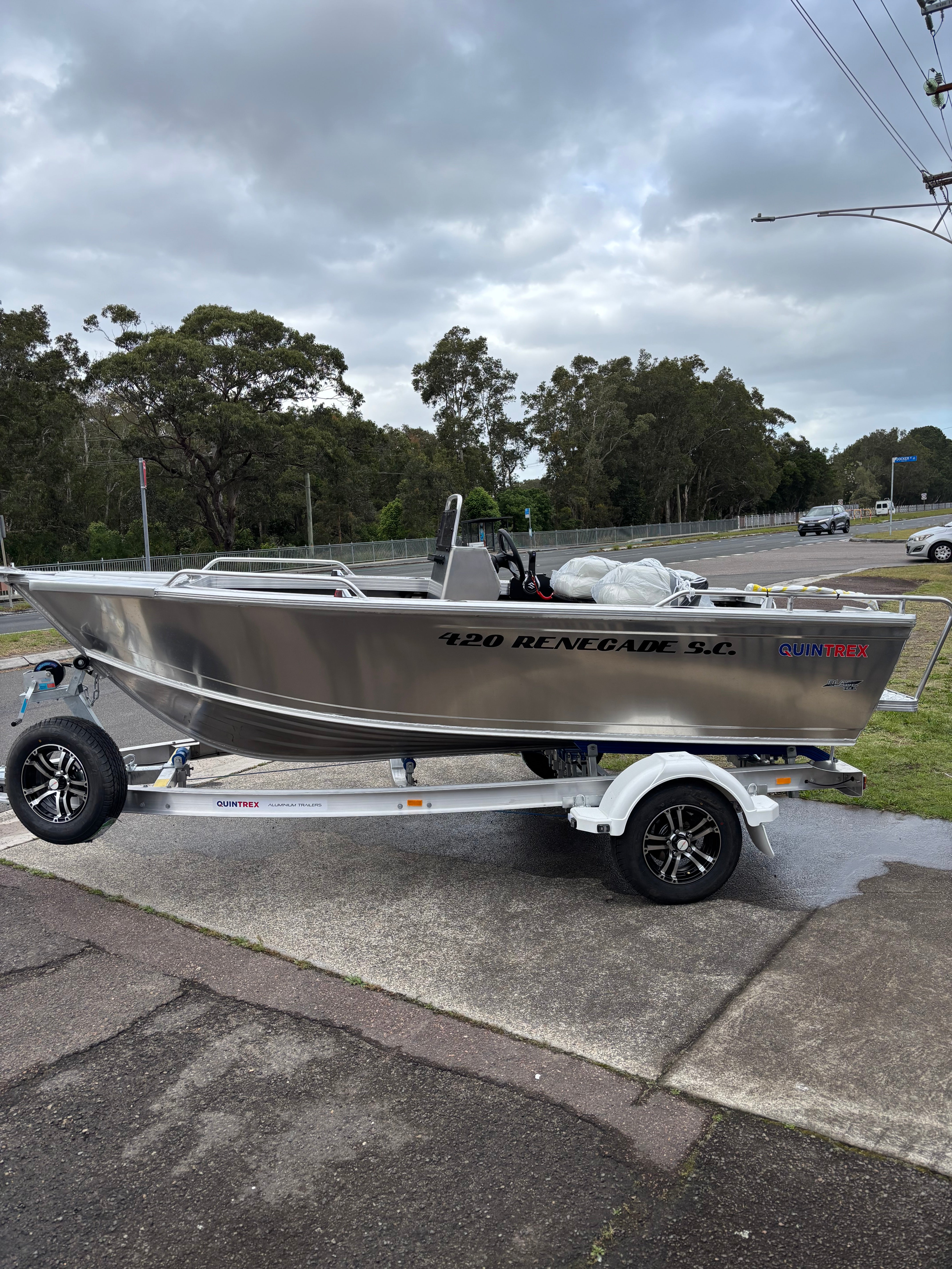 Quintrex 420 Renegade SC